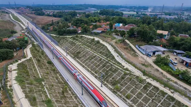 Kereta Cepat Whoosh Beroperasi Lagi Setelah Gempa Bandung, KCIC Pastikan Jalur Aman